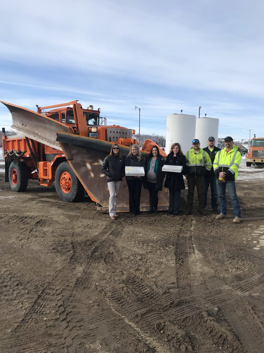 MyFCCU's tweet photo. In celebration of 80 Years, FCCU staff has been doing 80 Random Acts of Kindness throughout the communities we serve. From helping local schools, to delivering pizza to law enforcement and more, FCCU staff is proud to be a part o... #Celebrating80Years #GivingbacktoourCommunities https://t.co/UzyRr0M5Py