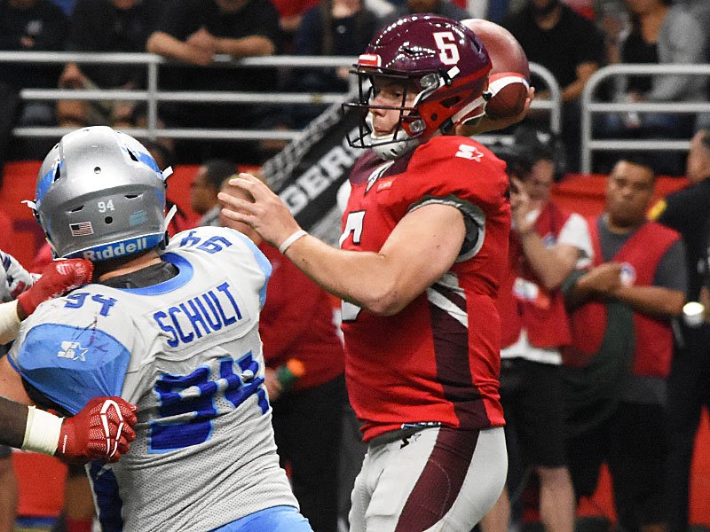 JoeAlexander210's tweet photo. San Antonio Commanders QB Logan Woodside on physical game vs. Salt Lake Stallions @aafcommanders @theaaf #aafcommanders #sacommanders #takecommand https://t.co/XbxAatfxjH https://t.co/KdYZB4Ie4w