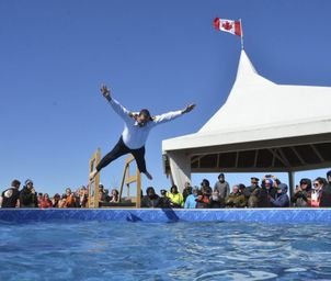 MDazeOSPS's tweet photo. @OwenSoundPolice r looking forward to Saturdays Polar Plunge 4 Special Olympics. I remember my plunge from last year. One of my best belly flops EVER. Come join us for a great cause and cheer on @ChiefAmbroseOSP and our OSPS team...better yet...plunge with us! @SOOntario https://t.co/UblJnff58l