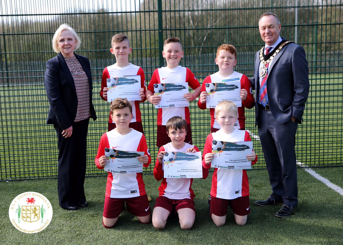 RCTSFA's tweet photo. Some 500 school children packed into @EVCSP to participate in our blockbusting 2 day Primary Schools Festival. 

Today was a fantastic day. We were joined by special guests @RCTCouncil Mayor Powderhill and RCT Cabinet Member @AnnCrimmings1 

#RCTSFAP5s https://t.co/gWAYzO6HT0