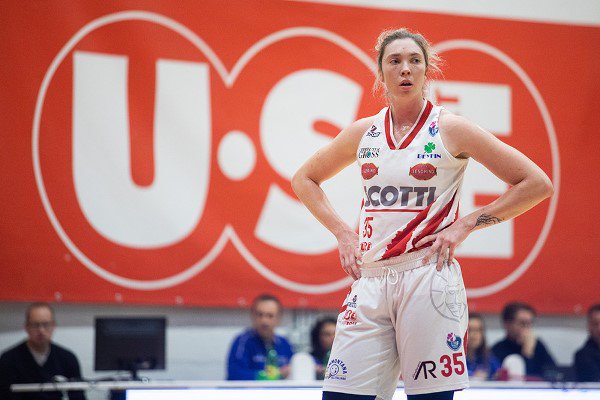 Al via la postseason della Sorbino Cup A1, con le vittorie di <a href="/Geasbasket/">Geas Basket</a> e <a href="/usebasket/">USE Basket Empoli</a>: per le toscane grande prestazione di <a href="/emathias35/">Erin Mathias</a>, 18 punti e 12 rimbalzi, nel 70-69 finale.

Tutto sulle gare d'andata per la qualificazione ai quarti 👉 bit.ly/SorbinoCupA1-Q…

#LBFLIVE