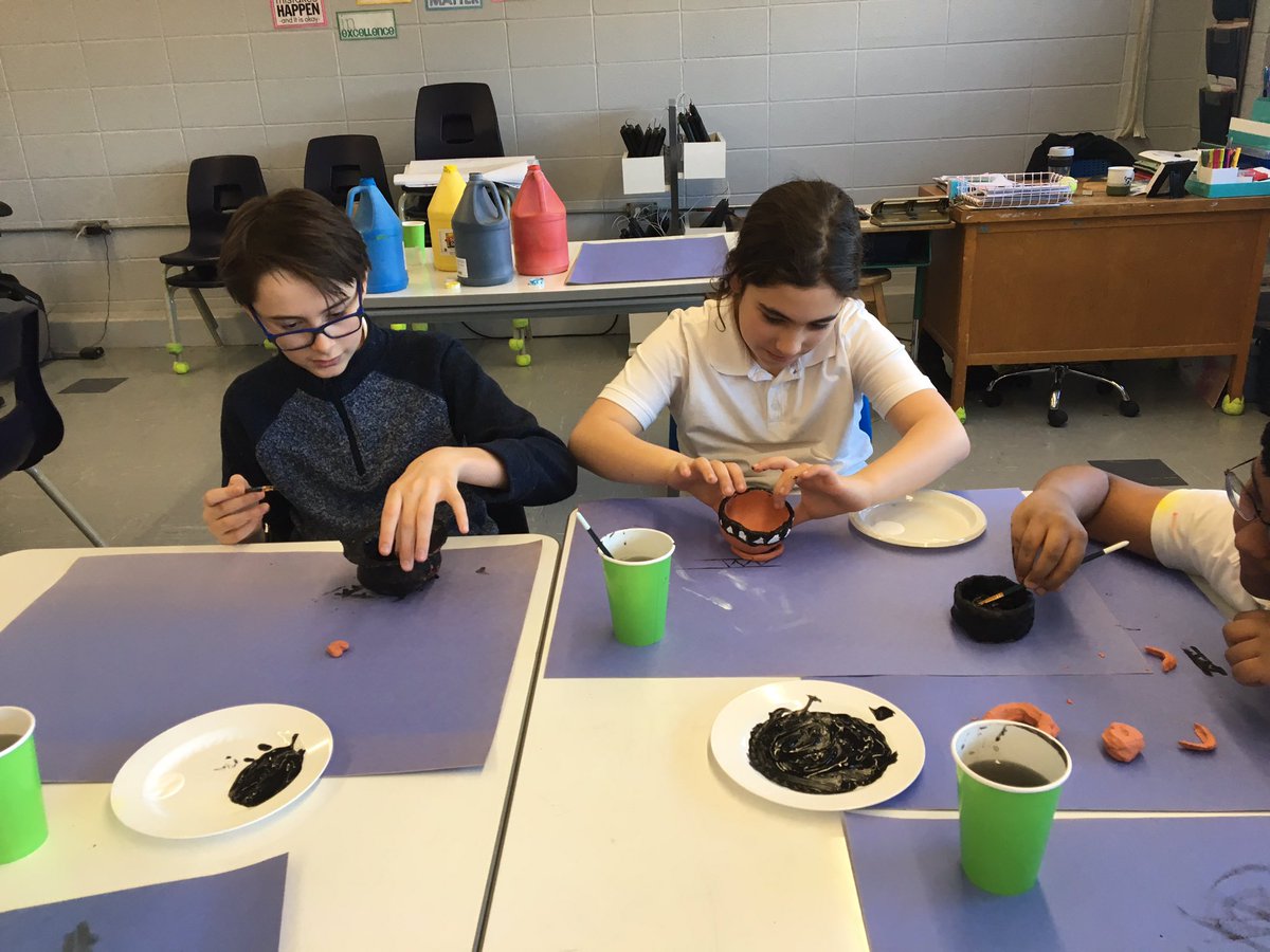 MsJennsClass's tweet photo. Art Lesson—painting our Greek kraters. So great to see a different side to my students. #arteducation #PETlearns https://t.co/1WJRePUYLb