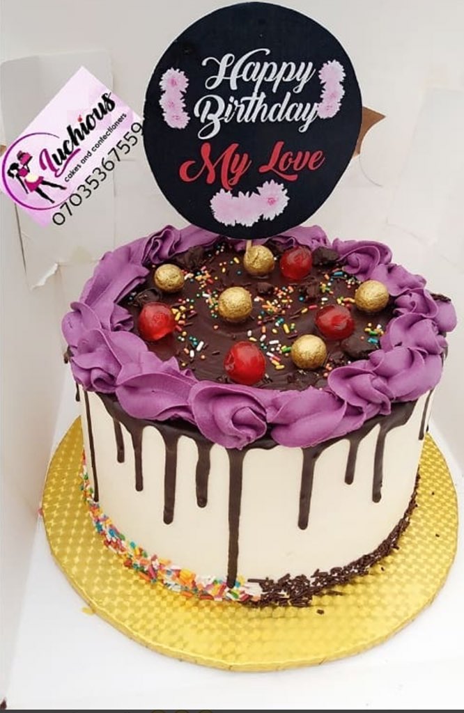 eazikitchen's tweet photo. My sister is a Passionate Enugu cake baker.She doesn’t have an oven yet as she’s a student,she bakes all these using a pot.Pls guys kindly patronize her if you’re in Enugu or have a loved one there.Her business number is 07035367559.Kindly RT 🙏 #Barca #DoubleWahalaReunion https://t.co/tJHtxpBgKc