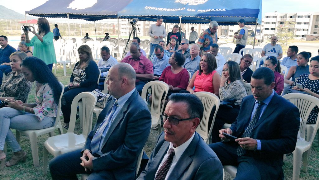 ErickArraijan13's tweet photo. Debate de Candidatos a Alcalde.  Gracias a la Universidad de Panamá y al Tribunal Electoral.  #Arraiján es importante escuchar a sus candidatos y votar por la mejor propuesta. #Burunga #SantaClara #CerroSilvestre #JuanDemóstenesArosemena #VistaAlegre #Veracruz #NuevoEmperador https://t.co/64rjV3vTMZ
