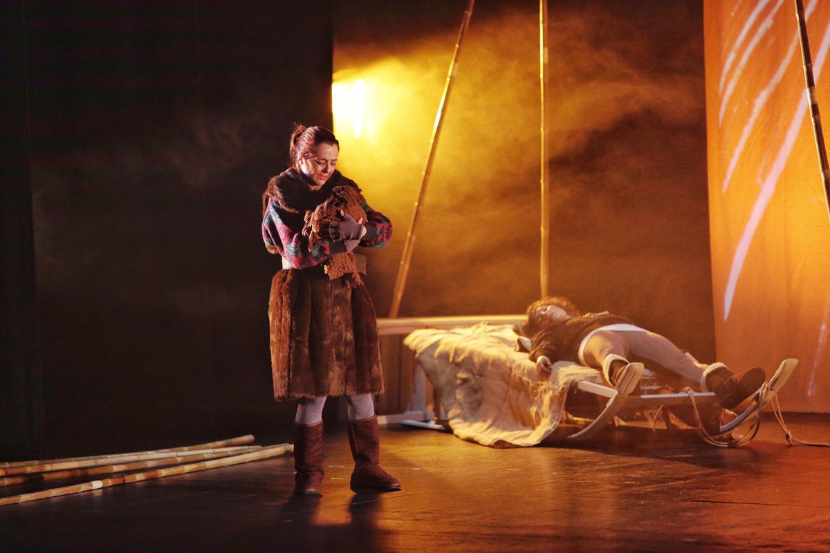 LoraldiaGara's tweet photo. La Cuerda Teatrok eta Olatz Beobidek Izotza apurtzen den ertza teatro lana aurkeztu dute gaur #Loraldia n #SentikarizBlai https://t.co/oiQZC2M0rj