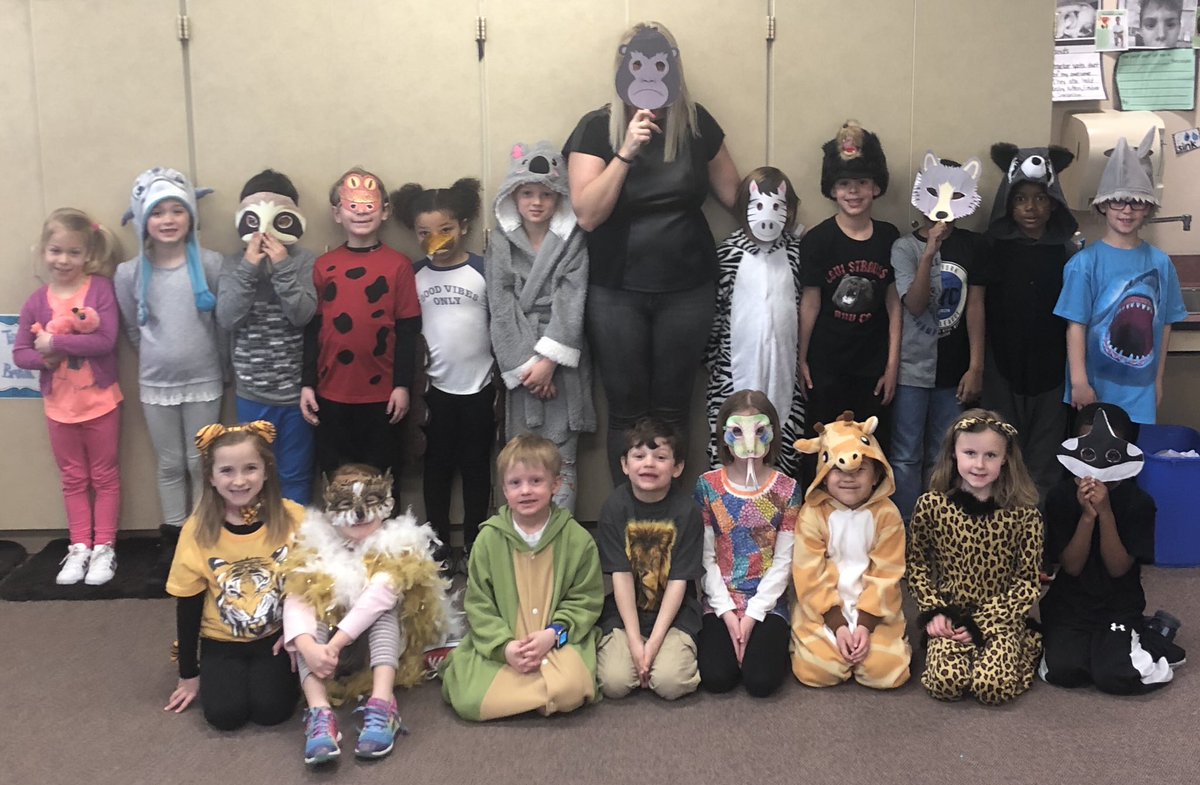 MrsChicksClass's tweet photo. Thank you @BSEhseIN students, staff, families, &amp; BSE/HSE admin for sharing in our animal project celebration today! The kids felt so so proud &amp; truly moved by the support &amp; encouraging comments! 🖤🐾 @BSEbear @HSE_21 @jeffhoog @FatimaRich1 @JanCombs20 @AllenBourff https://t.co/N5V4MpWsBo