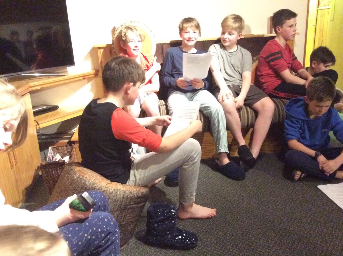 gtellinghamsch's tweet image. An evening sing-song before bed.