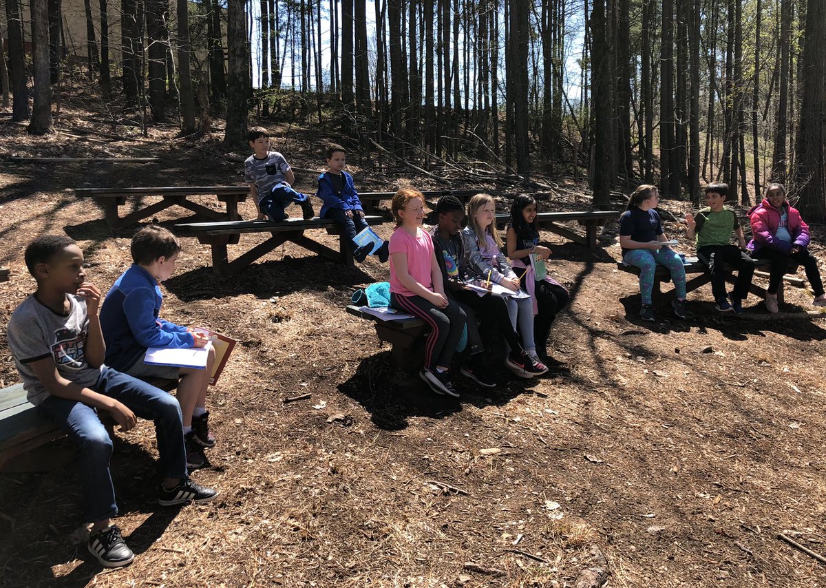 ChristineRyan16's tweet photo. Enjoying our OUTDOOR CLASSROOM on this beautiful day. ☀️☀️☀️@hcochrain14 @MRESCougars  #CCSDfam https://t.co/GtgUWJ64sr
