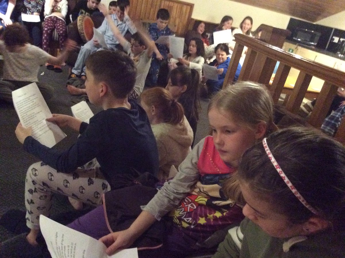 gtellinghamsch's tweet image. An evening sing-song.