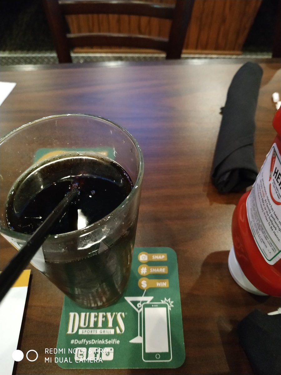 Pumpkins12345's tweet photo. #DuffysDrinkSelfie https://t.co/Bf2nmqJj2x