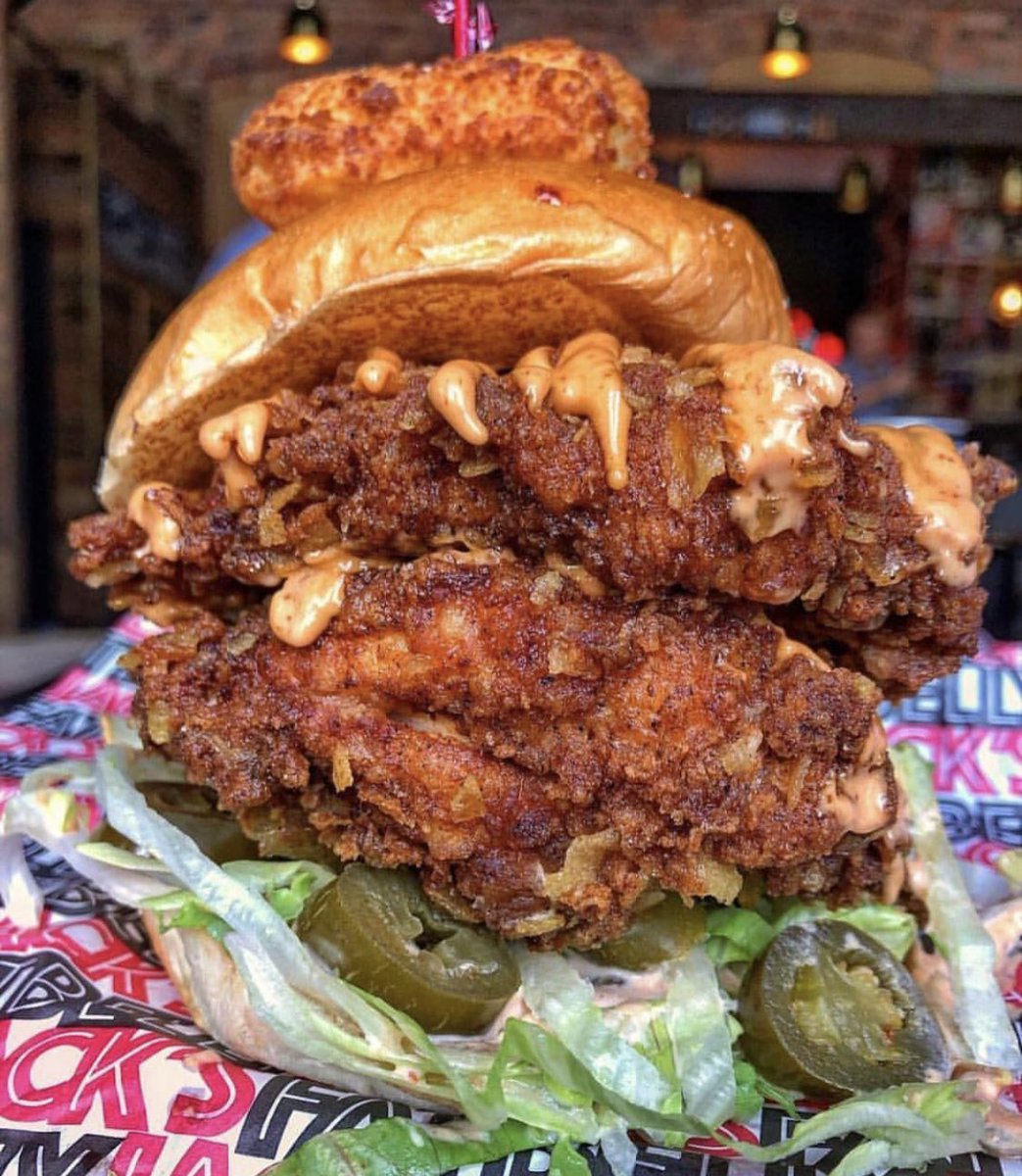 Pizza, burgers and chicken tenders, the ultimate trio 🤙🏼