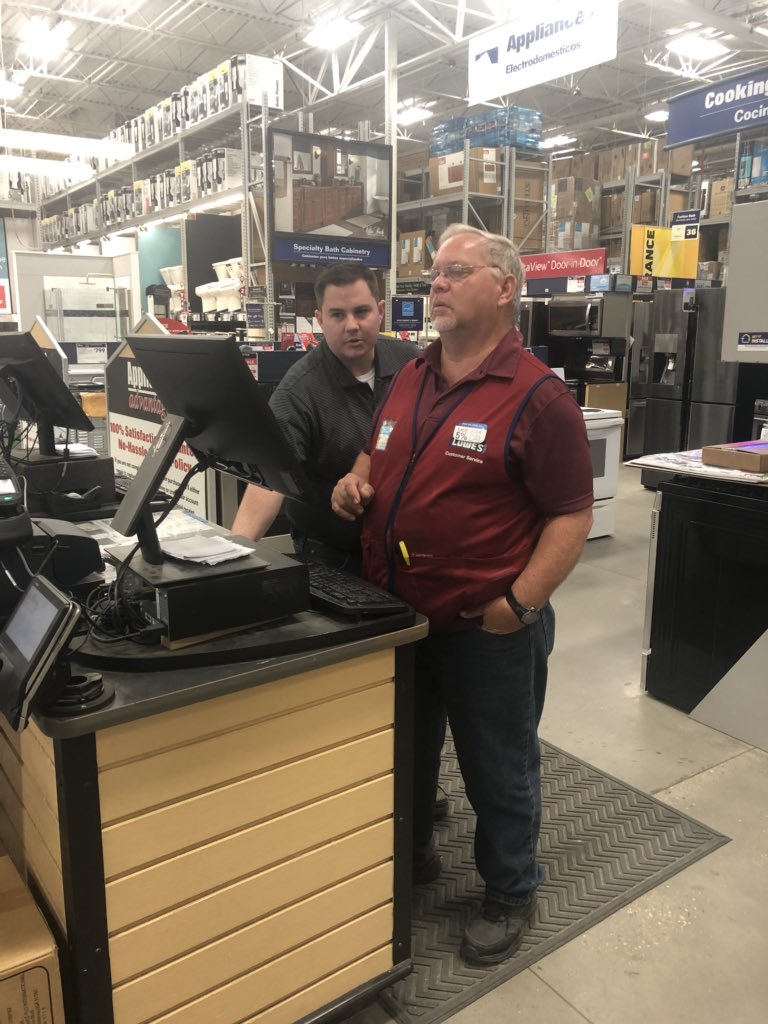 padriab1's tweet photo. Shout out to ASM Daniel from @549low for coaching and developing Don in our Foley location on the ins and outs of our Installation Management System! Love the team spirit. #herewecome https://t.co/ocVBF8JHha