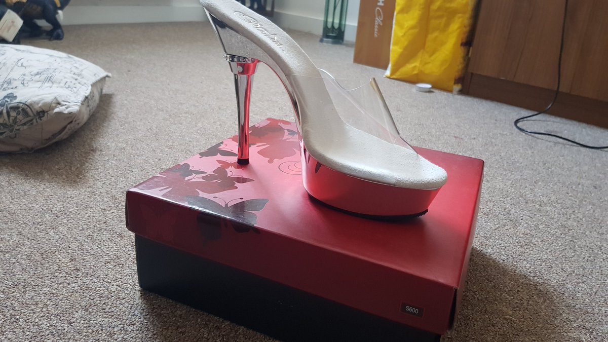 Roopert9's tweet photo. FOR SALE. £20 EACH. DM FOR DETAILS
#footfetish #OnlyFans #findom #pleaserheels #heelfetish #stripperheels #subscribe #live #forsale #heelsforsale https://t.co/Rdvyv5fCdO