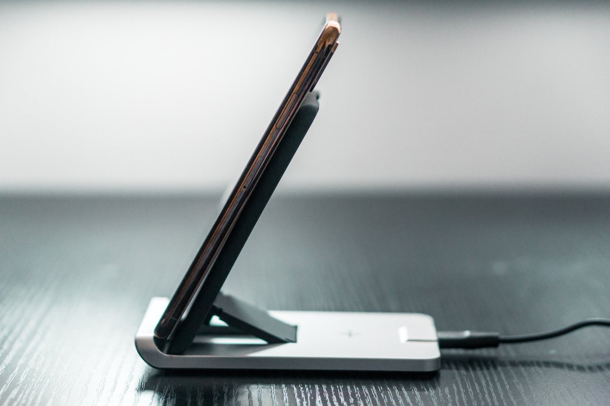 conveniently FOLDable for you 🔋 #FASTWIRELESSCHARGER

📷: @Victorz777 

🔋: tylt.com/fold