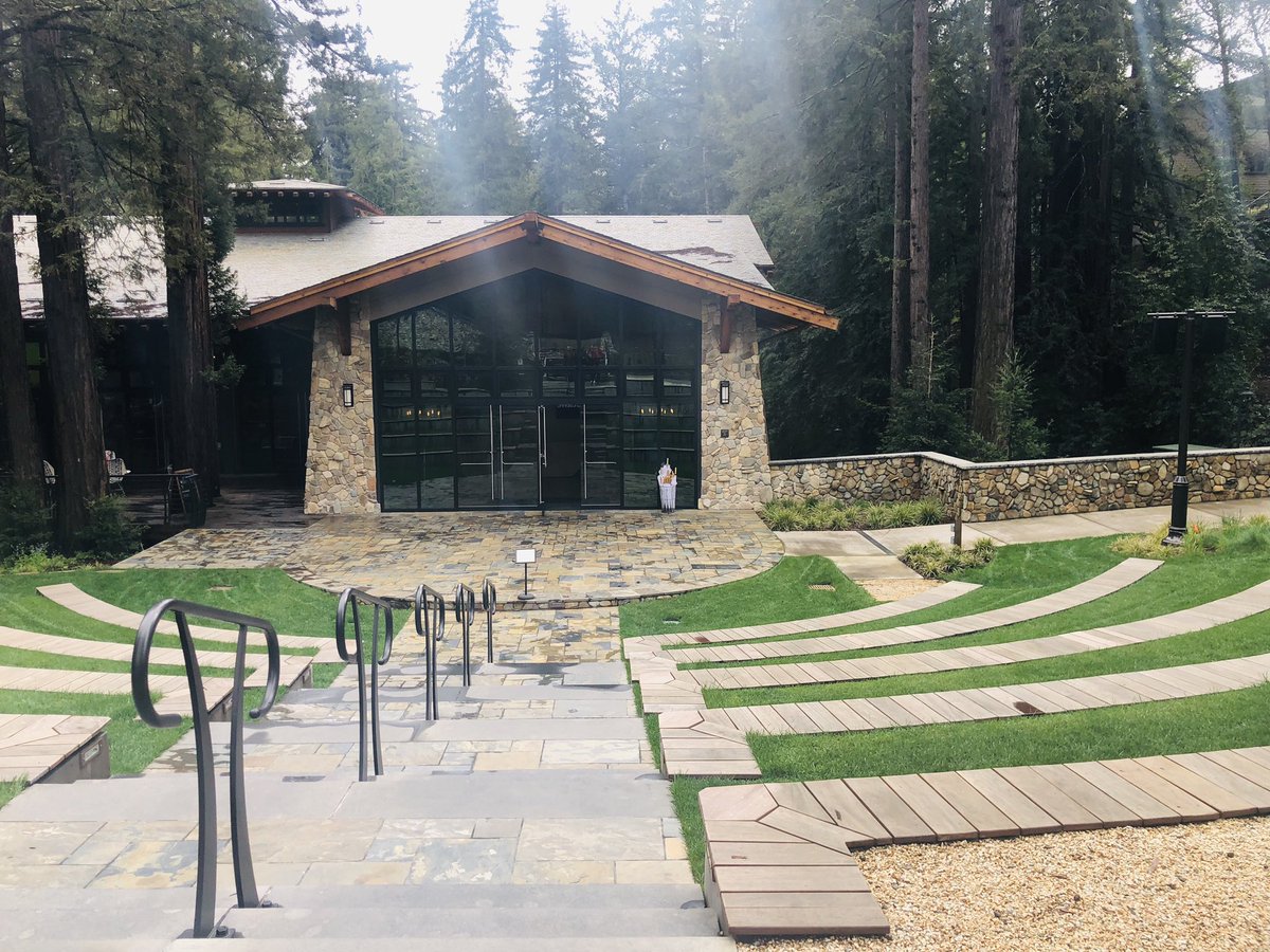 Fossil_FDN's tweet photo. Over the next 10 days this amphitheater will see entrepreneurs imagine an #UnreasonableFUTURE - a more inclusive economy in a time of rapid change. @unreasonable @pearson @AccentureDock https://t.co/rk9gAJZF26
