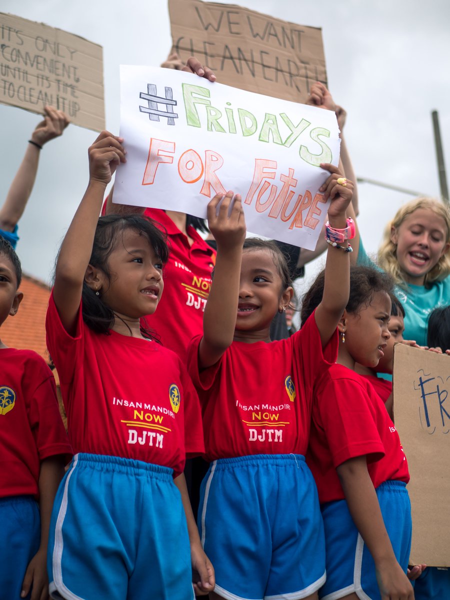 OceanMimic's tweet photo. We supported #FridayForFuture from Bali with a school of 179 children. Dear adults, use your power! #climatestrike WHY STUDY FOR A FUTURE, THAT MAY NOT BE THERE? https://t.co/xtB7pqO2Hd