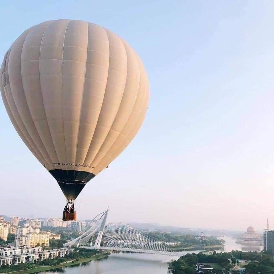 BercutiMakJah's tweet photo. Datang lagi!! 10th Putrajaya International Hot Air Balloon Fiesta 2019!! 🎈 JOMM gaiss ajak orang sebelah tu dekat dah ni hehe 😁😁 

Jommmm....jommmm haei nie start sampai ahad...lwh bawak anak cuti sekolah nie...
.
Lokasi :📍Precinct 2, Putrajaya 
Tarikh : 📆 28 - 31 March 2019 https://t.co/41DyeWKyOj