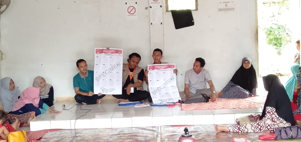 ubpkarawangoffi's tweet photo. Jumat-Minggu, 22-24 Maret 2019 prodi PPKn elah melaksanakan Kegiatan Pengabdian kepada Masyarakat di desa Tegallega Kecamatan Ciampel Kabupaten Karawang. lanjut dilaman https://t.co/XiSWyxQrrDโฆ
#ProdiPPKn #PKIP #UBPKarawang #PengabdianMasyarakat #Tegallega #Ciampel #Karawang https://t.co/iuraCLGi54