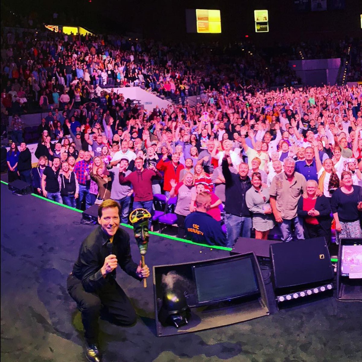 jeffdunham's tweet photo. Pensacola, Florida!  Achmed has a new calf-lady friend, thanks to you guys!  And the chicken chick too! Awesomely great night! Thanks for laughing!  Loved it! See you next time around! #jeffdunham #jeffdunhamlive https://t.co/rTpunnLttu
