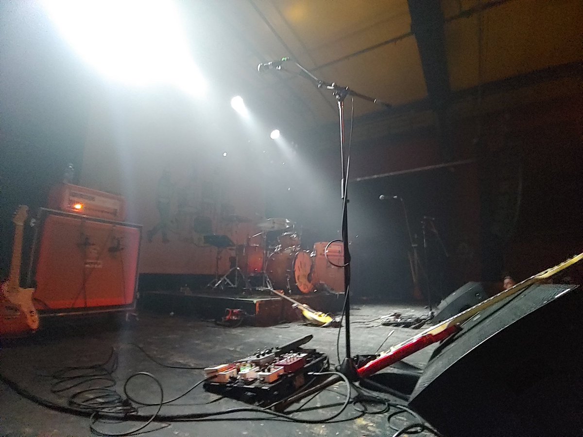 DirtyDanglesBud's tweet photo. The calm before the @puptheband https://t.co/sOR5sS8sgM