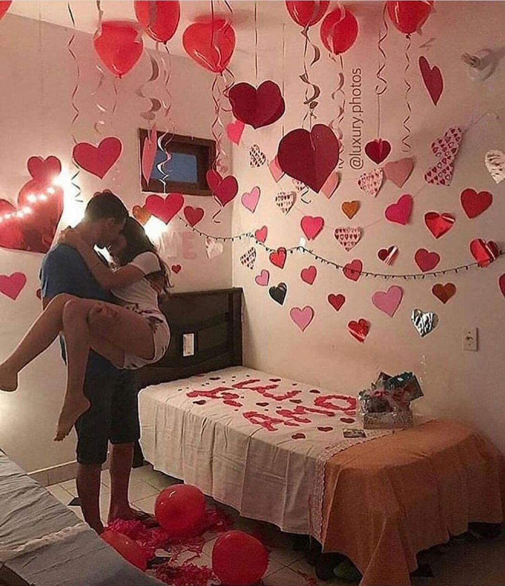 انسى روحي وما أظن في يوم انساك
صعبة قمره تنسى ليل وما انساك 
شلون اقـدر أغـفـى وعـيني ويـاك ..❤️