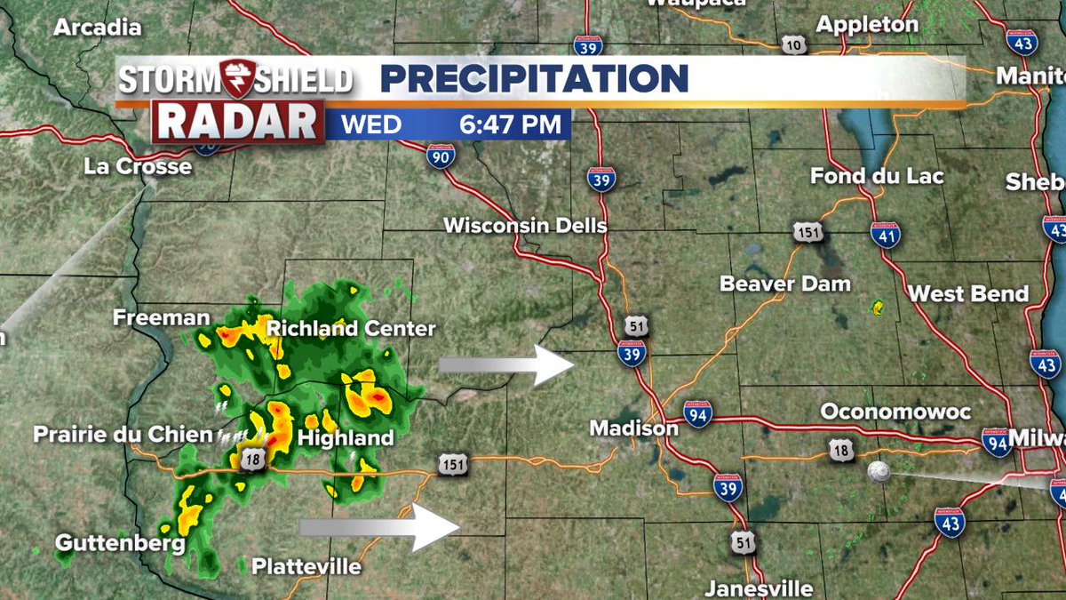 CameronMoreland's tweet photo. Thunderstorms!! Passing to our south. #asignofspring #nbc26wx https://t.co/51rXz7m3oS