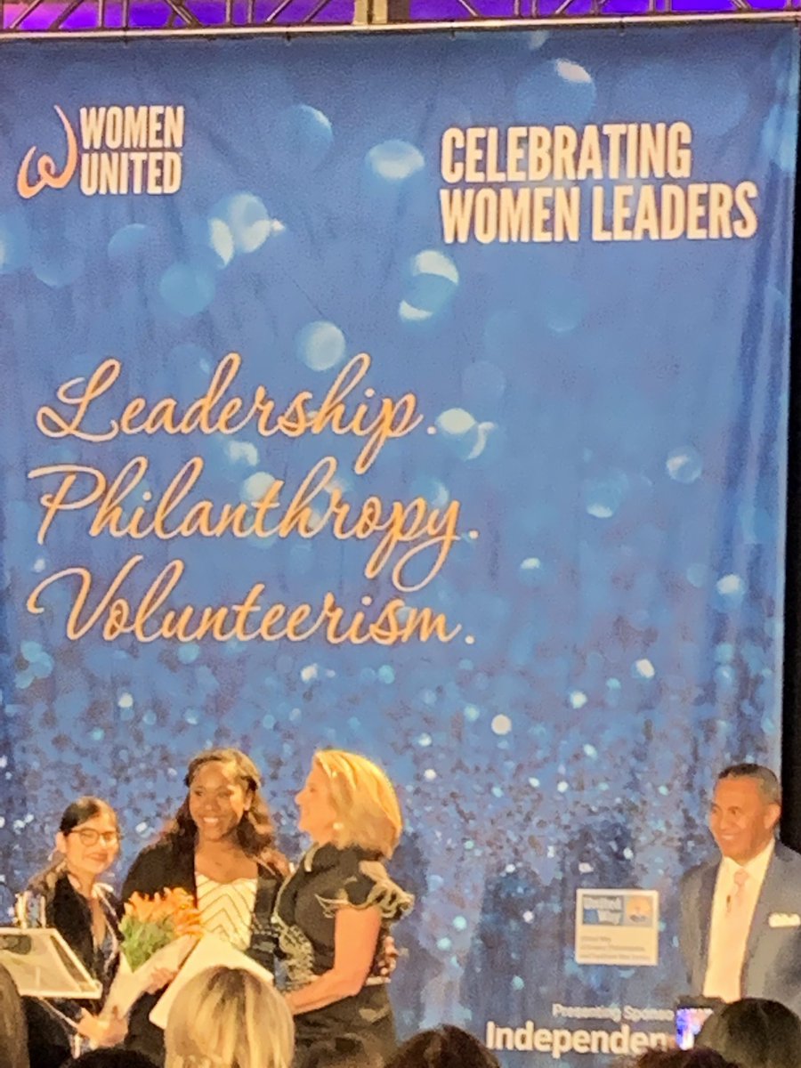SHLizanne's tweet photo. @NBCPhiladelphia @PhillySJUnited #womensleadership #GTLT  “We can get distracted by what we can’t do, but we need to work on what can do and use our gifts for making the world a better place. These girls are our leaders of the future as bright shiny lights!” @tracydavidson https://t.co/Cw2gwSQDiU
