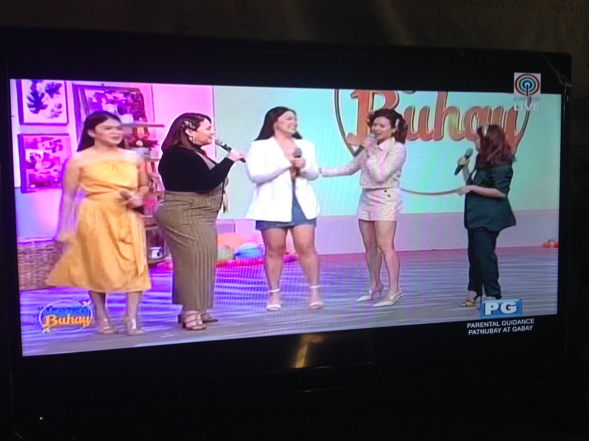 s_franz's tweet photo. @RiaAtayde and @anakarylle on #MbGirlPower https://t.co/mLdReDb7K5