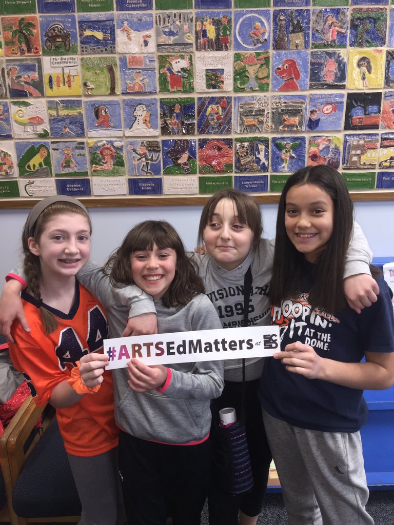 JoeFosterArt's tweet photo. Salem Hyde Sixth grade art students. @SCSDArts @SyracuseSchools @SalemHyde @NAEA @NYSATA #ArtsEdMatters #ArtsEd4All #YAM https://t.co/Rypzq3d4ec