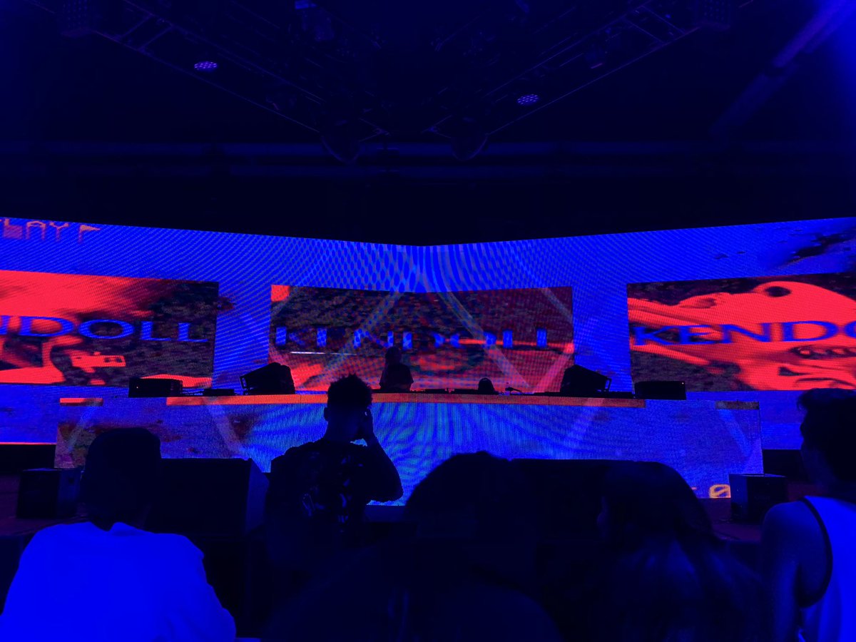 dimmak's tweet photo. Kicking things off with the badass @kendollmusik throwing down some serious heat 🔥 #DimMakMiami https://t.co/f4ihpjjgMM