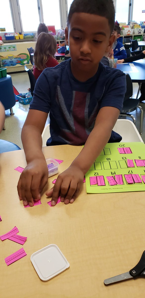 MrsFunaro's tweet photo. We're working hard on decomposing teen numbers! @MrsFunaro @SEM_Dalers https://t.co/UHIsFXTQdt