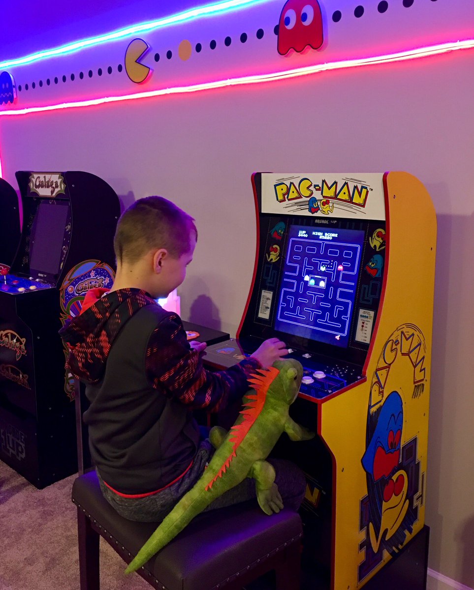 BobbieBC's tweet photo. Ending the night with some Pac-Man! @OsobRidge @RidgeElemMentor @FindlayGrade3 #LearningWithALizard #OnceACard #RidgeESRocks ๐ฆ ๐ถ๐ป๐ป๐ป๐ป https://t.co/U6aFbWGjew