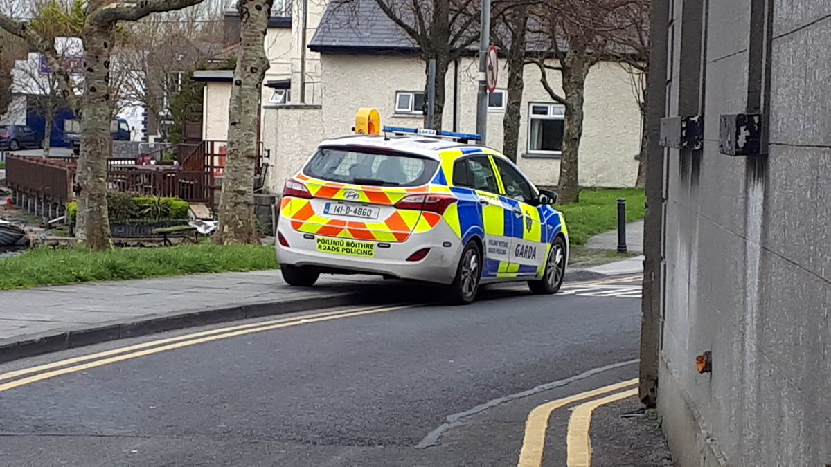 cosaingalway's tweet photo. @ConorCRC @IBIKEDublin @markpb @ccferrie @RTENewsPaulC Outside the Courthouse in #GalwayCityOfCarCulture today. https://t.co/J7uzXrWOrd