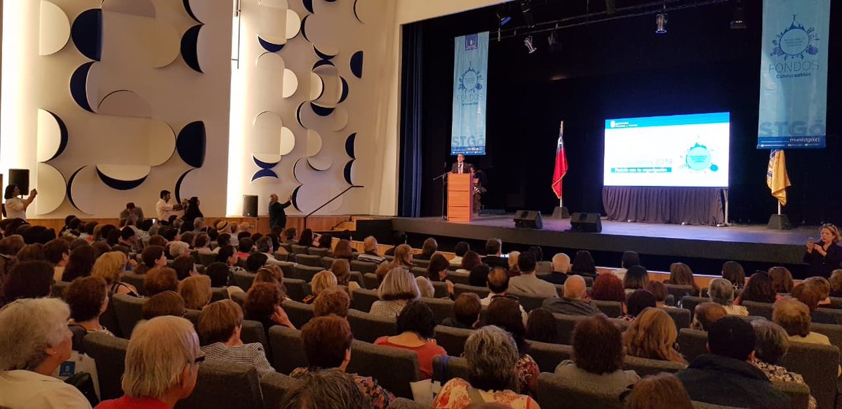 AlessandriFelip's tweet photo. Hoy fue un día muy importante para nuestros dirigentes y vecinos, ya que renovamos las oportunidades para obtener financiamiento para ideas que vengan desde la comunidad. Hoy lanzamos los Fondos Concursables 2019, un pilar fundamental en la participación ciudadana de #Stgo https://t.co/8FoKuIGwJr