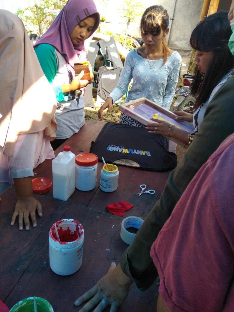 Kegiatan Pelatihan Bimbingan Teknis Produksi Sablon di Desa Bedewang Kecamatan Songgon <a href="/AzwarAnas_A3/">Abdullah Azwar Anas</a>