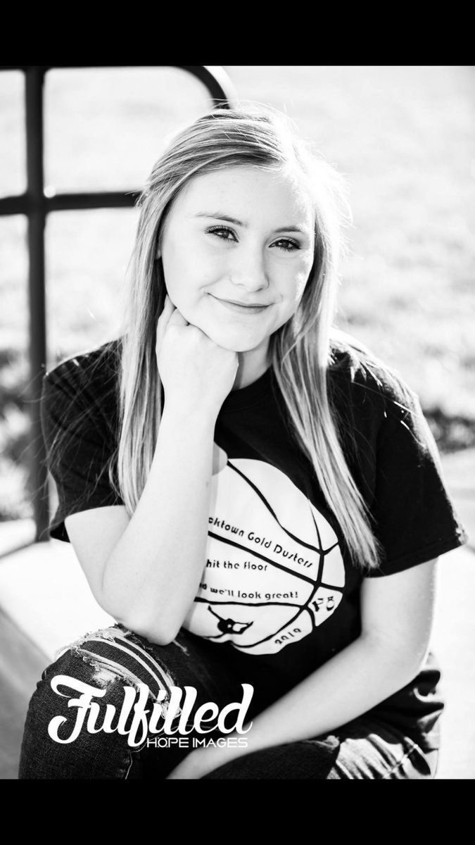 Fulfilled_Hope's tweet photo. A few favorites from our latest session with out Fredericktown Senior Ambassador! #fulfilledhopeseniors #missouriseniors #missouriphotographers #canon https://t.co/8SzcZgFlQt https://t.co/i6nN89mG7W