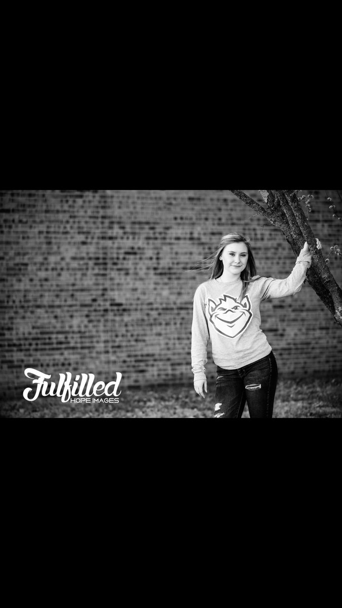 Fulfilled_Hope's tweet photo. A few favorites from our latest session with out Fredericktown Senior Ambassador! #fulfilledhopeseniors #missouriseniors #missouriphotographers #canon https://t.co/8SzcZgFlQt https://t.co/i6nN89mG7W