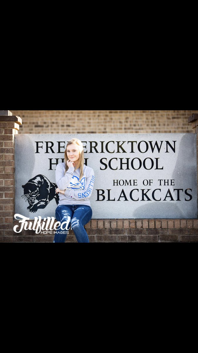 Fulfilled_Hope's tweet photo. A few favorites from our latest session with out Fredericktown Senior Ambassador! #fulfilledhopeseniors #missouriseniors #missouriphotographers #canon https://t.co/8SzcZgFlQt https://t.co/CAPGre6St5