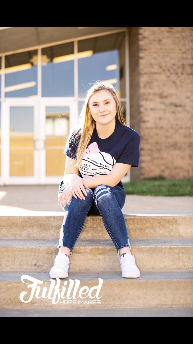 Fulfilled_Hope's tweet photo. A few favorites from our latest session with out Fredericktown Senior Ambassador! #fulfilledhopeseniors #missouriseniors #missouriphotographers #canon https://t.co/8SzcZgFlQt https://t.co/CAPGre6St5