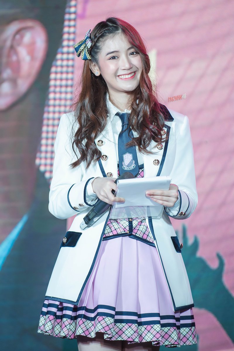 pakwan_48's tweet photo. เอ๊ะหน้าคุ้นๆนะเนี่ย... รูปพิธีกรคนเก่งยิ้มหวานจากงานเมื่อวานจ้า 

FB : Pakwan BNK48 #PakwanBNK48 #BNK48 

ปล..เดี๋ยวมีอีกเซตมีคนมาลงต่อจ้าา https://t.co/IYqGei3WGs