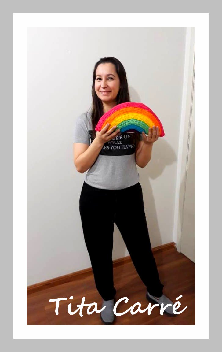 TitaCarre's tweet photo. Olá Gurias! Apresento a minha almofada Arco-Íris em crochet - O que acham? - Um pouco de cor não faz mal a ninguém - #Coloridocrochet #CoreTom #CrochetdaTitaCarré #Crochetcomalegria - https://t.co/FrwuNEPGqF https://t.co/sBUR1L97Ta
