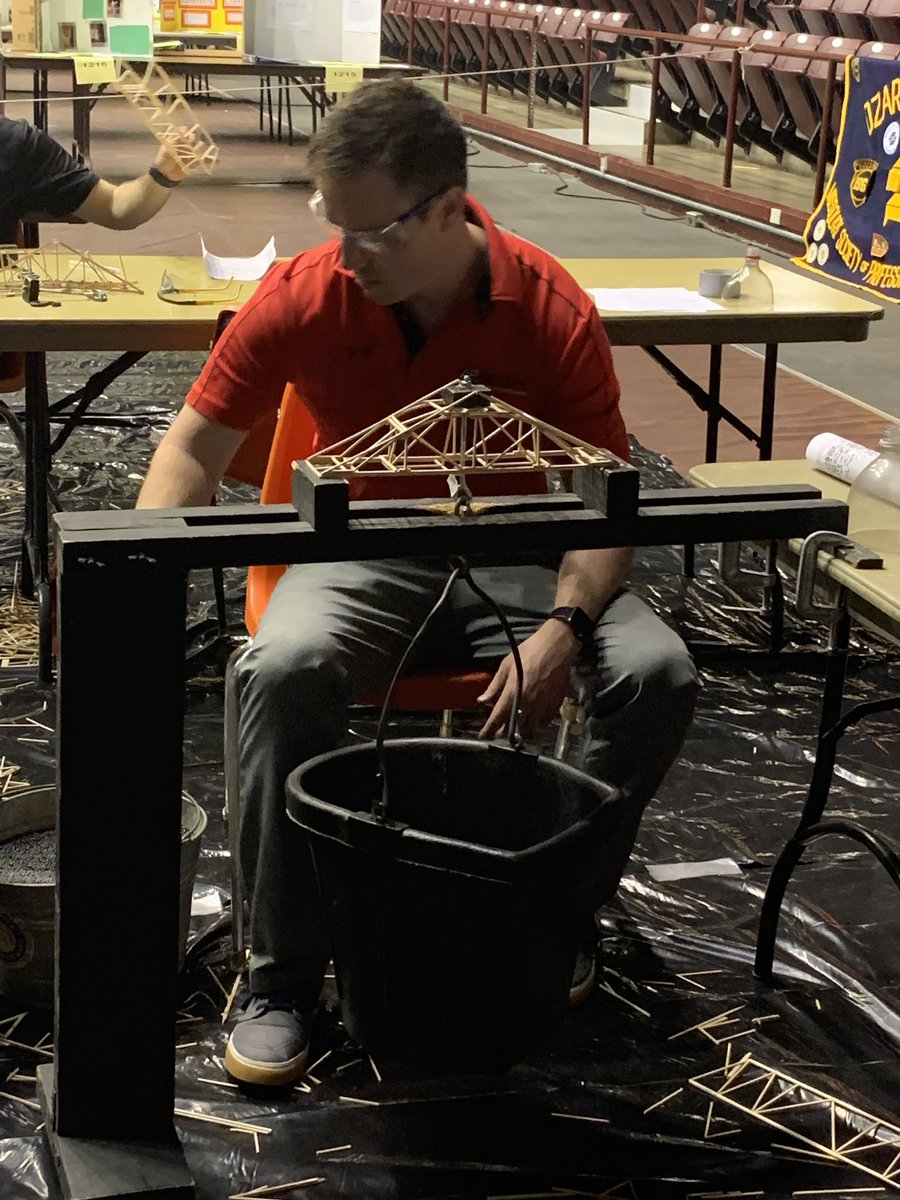 April Thompson tweet media