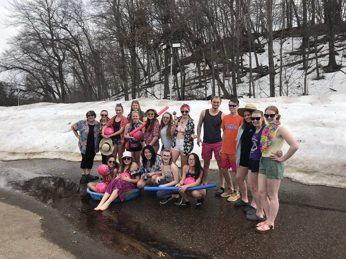 LadyMustangKick's tweet photo. Having a little fun—- we may not be on vacation. But we can dress like we are at the beach! https://t.co/cRiwF5QuTA