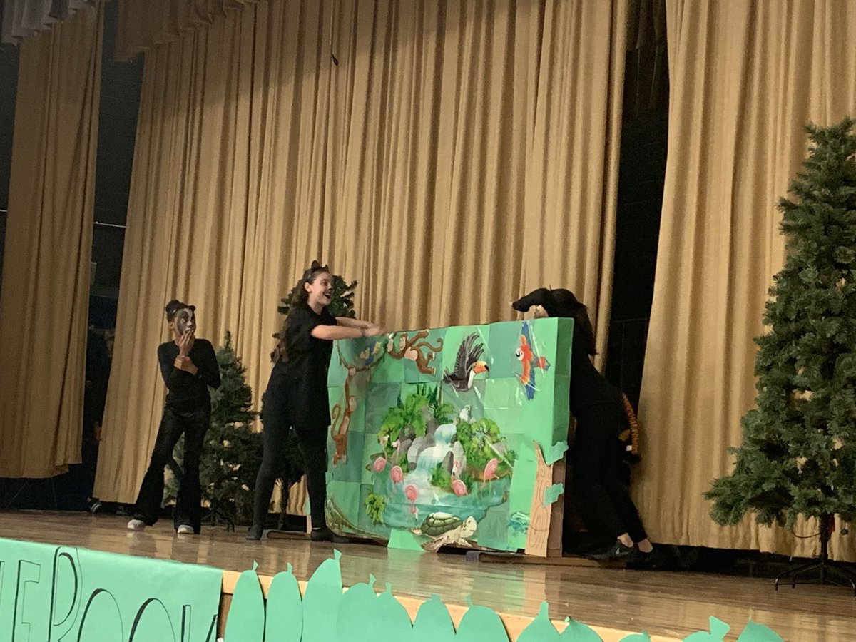 PrincipalELVHS's tweet photo. A great performance by our drama club students tonight. @nbschools https://t.co/uTsG9FeRTq
