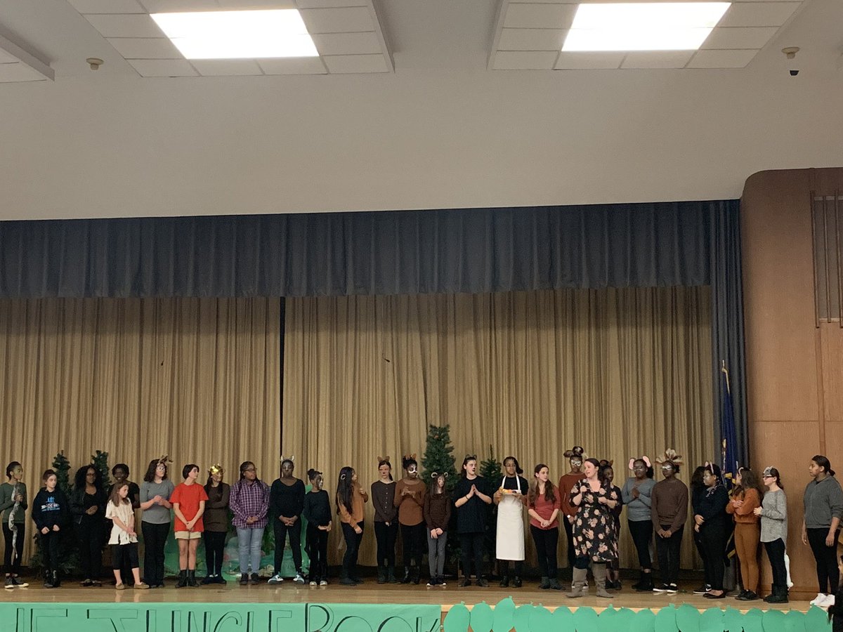 PrincipalELVHS's tweet photo. A great performance by our drama club students tonight. @nbschools https://t.co/uTsG9FeRTq