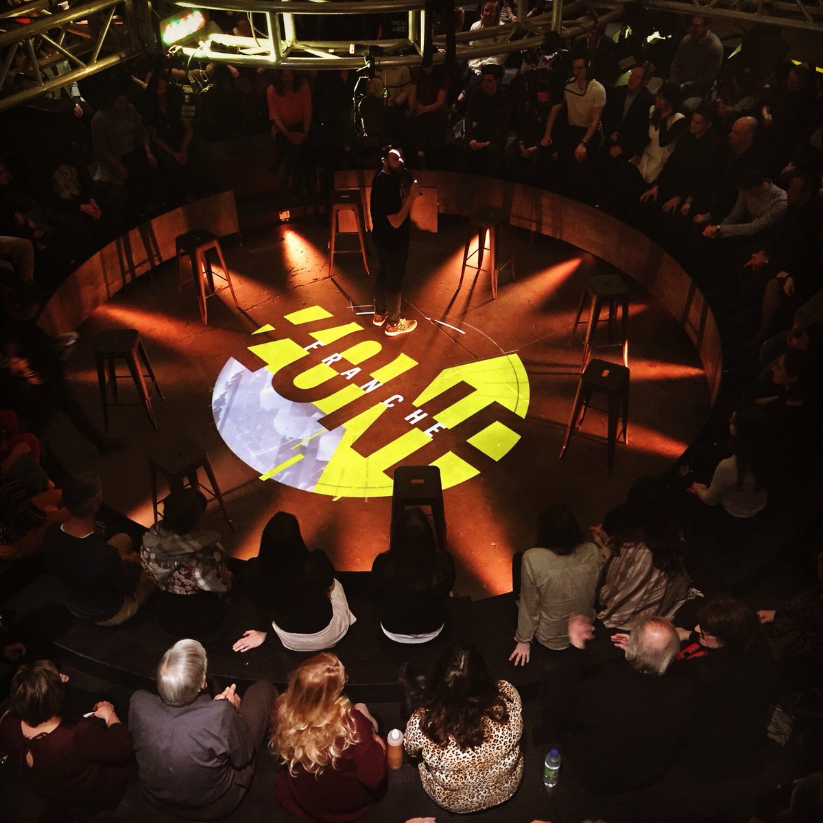 PublicCible's tweet photo. Les grands enjeux de société vous préoccupent ? Les débats vous captivent ? Vous ne voulez pas manquer la première de la nouvelle émission #ZoneFranche, ce jeudi soir à 20h @telequebec #assister #public #sujets #chauds #actualité #immigration #polqc https://t.co/6e9RfuAlbO