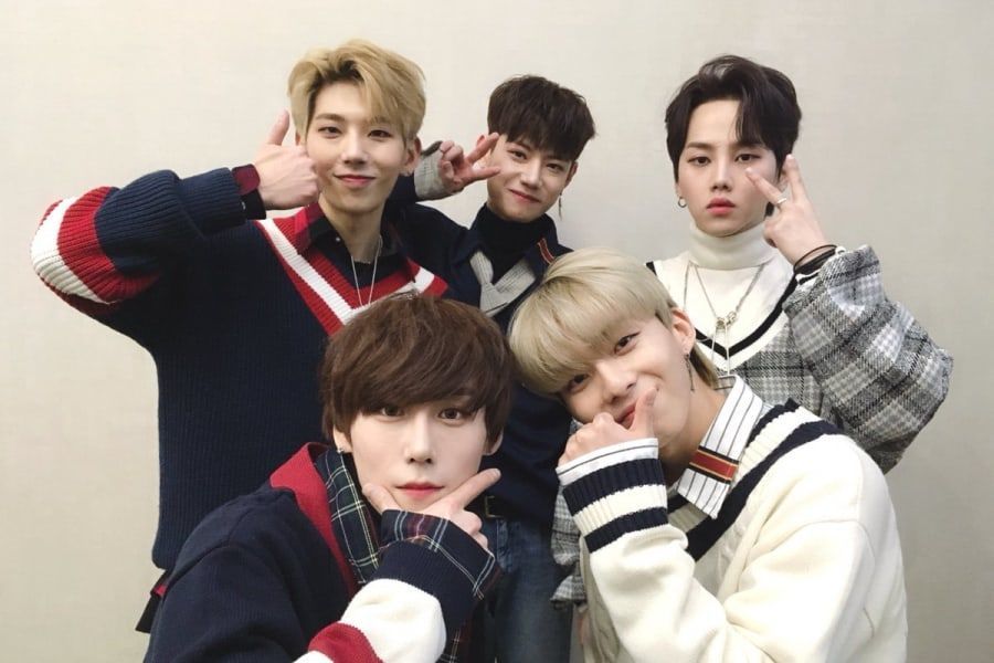 SoompiSpanish's tweet photo. Se anuncia nombre para el nuevo grupo que incluye a Woo Jin Young, Park Woo Dam y más
https://t.co/mAAHaNSZvH https://t.co/NX43pGa1QJ