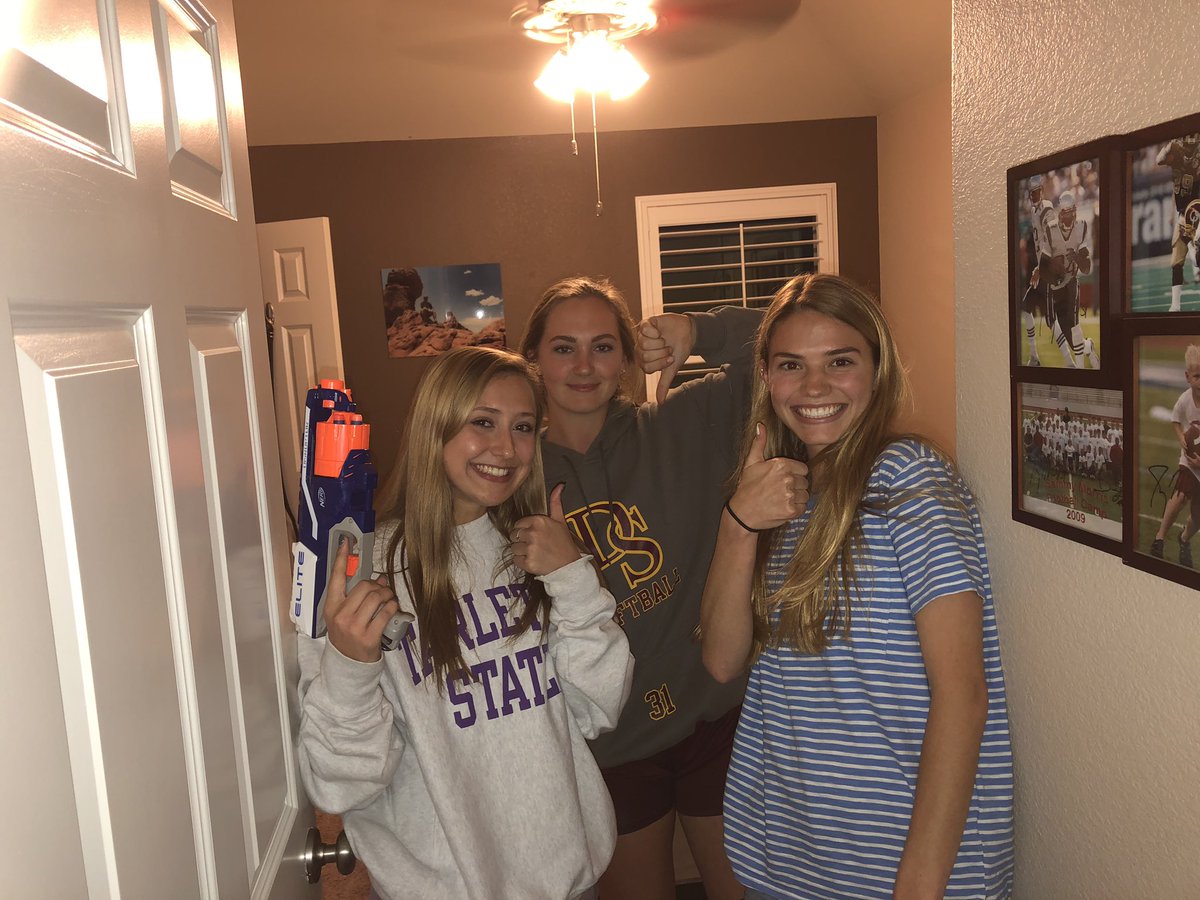 cobb_leanna's tweet photo. Leanna Cobb &amp; Danielle Schroeder of Christian Mingle shot Mikayla Kanetzky of We Have a Ginger @19Dshs https://t.co/LffWJmBdiI