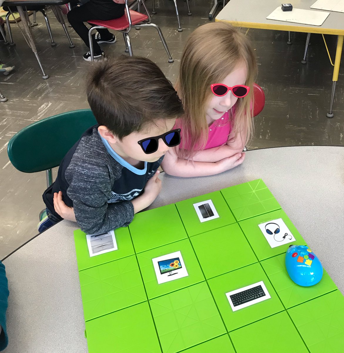 k2techieteacher's tweet image. Ss #coding with “Colby” our #CodeAndGoMouse to practice the parts of the computer. #K2CanToo #STEM #1stChat #Kinderchat #2ndChat #robotics @scranton_robert @NHDiscovery @AtlantisSchool1 @mstecchini1
