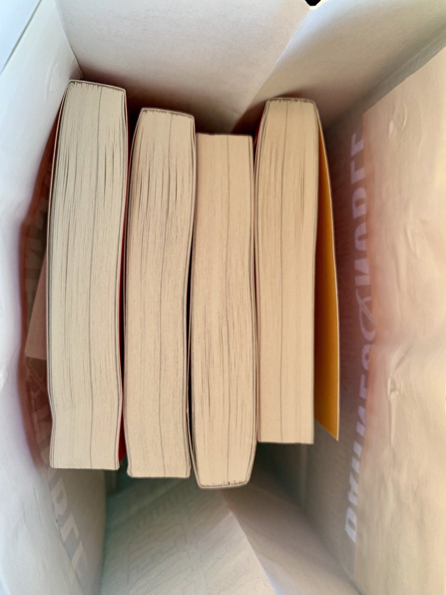 DashieXP's tweet image. They had 4 left so I copped em and I don’t even mess with books!!